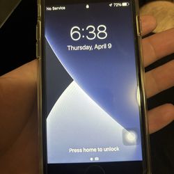 Unlocked iPhone 7 32GB – Works Perfect – Minor Crack