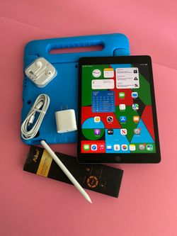 Apple IPad 8th Generation (10.2” Retina/ Latest iOS 26 / 2020 model) 32GB with kids case, Pen & Accessories
