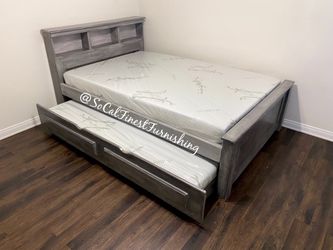 Full bed with trundle and mattresses