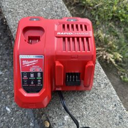 Milwaukee Rapid Charger 