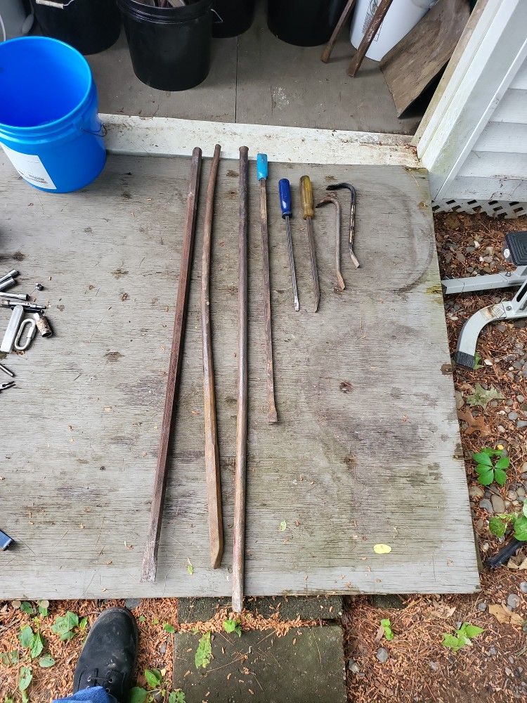 Variety Of Pry Bars