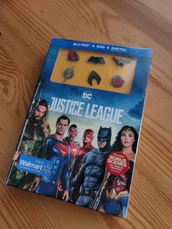 Justice League BLU-RAY with collectible pins 