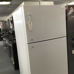 New Insignia 18 Cu Ft Top And Bottom Fridge. 1 year Warranty 