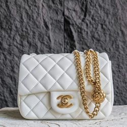 CHANEL 21c