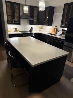 White quartz countertop