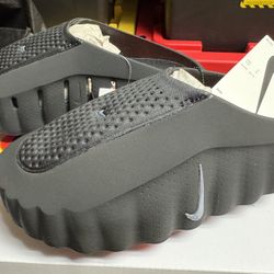 Nike MIND 001 WOMENS SZ 6 Black