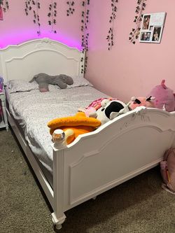 Full bed and dresser