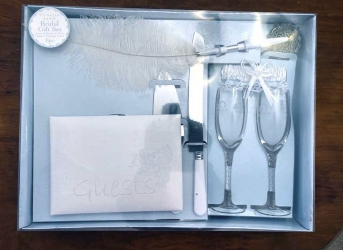 BRIDE & GROOM ETCHED CHAMPAGNE GLASSES TOASTING FLUTES SET OF 2 VICTORIA  LYNN