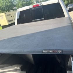 Tonneau Cover - Tri-Fold
