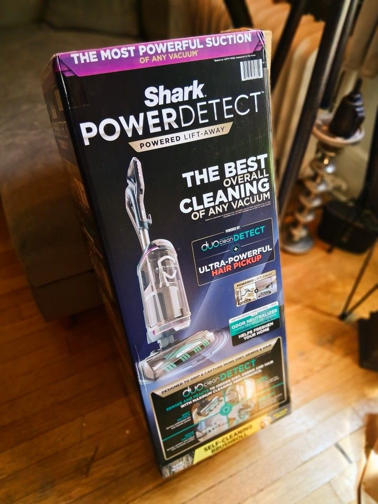 Shark® POWERDETECT™ Upright Bagless Vacuum + Ultimate Cleaning Tools 5 Year Warranty! #1 Vacuum in USA!
BRAND NEW IN BOX SEALED
(RETAIL $434.00 )