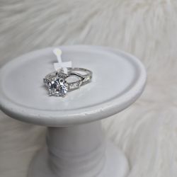 Size #6..set of 2 Rings Beautiful High Quality Jewelry Hypoallergenic Waterproof Non Tarnish Excellent Quality 