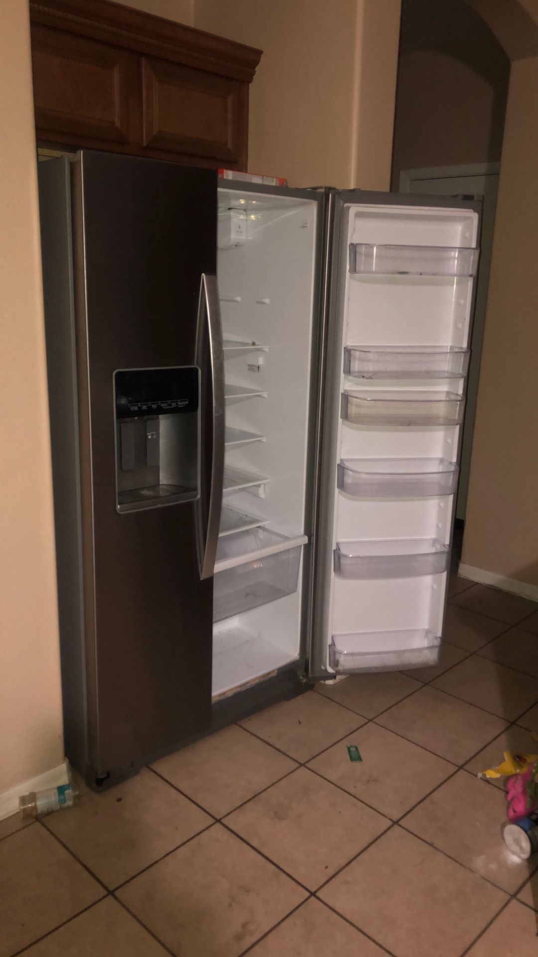 Used Refrigerator MUST GO ice Machine Working 