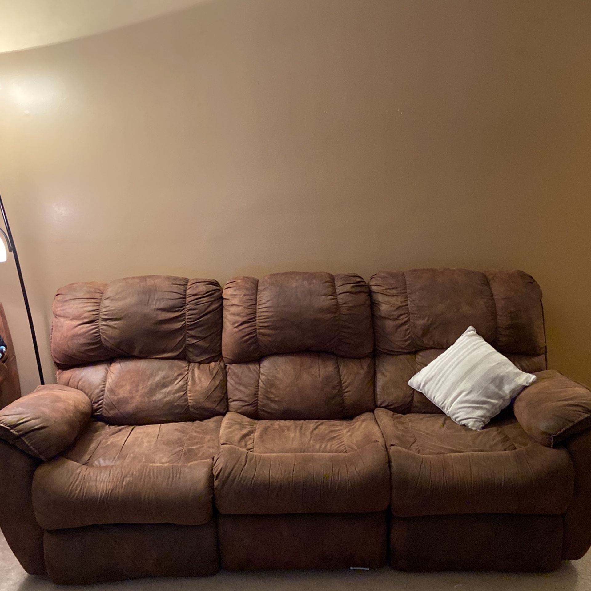 6ft Recliner Couch Amazing Condition 