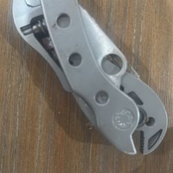 Spyderco SpydeRench Multi-Tool 2-1/2" Blade, Pliers, Screwdriver Bits - SPT01PS