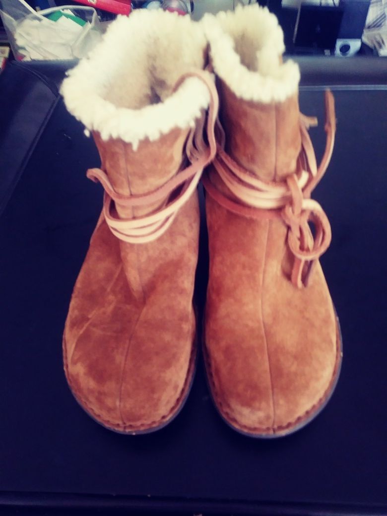 UGG SHENANDOAH BOOTS