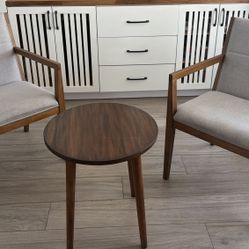 2 Chairs and Table 
