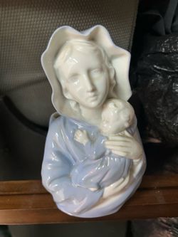 Figurine planters 6 inches tall, blue and white for the Marrion baby Figurine planters 6 inches tall, blue and white for the Mary & baby