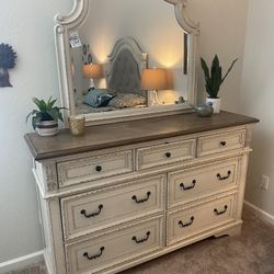 Beautiful Dresser, Mirror, Matching Nightstand.