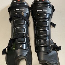 BASEBALL CATCHERS LEG GUARDS