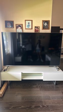 Samsung 82 inch tv with stand.