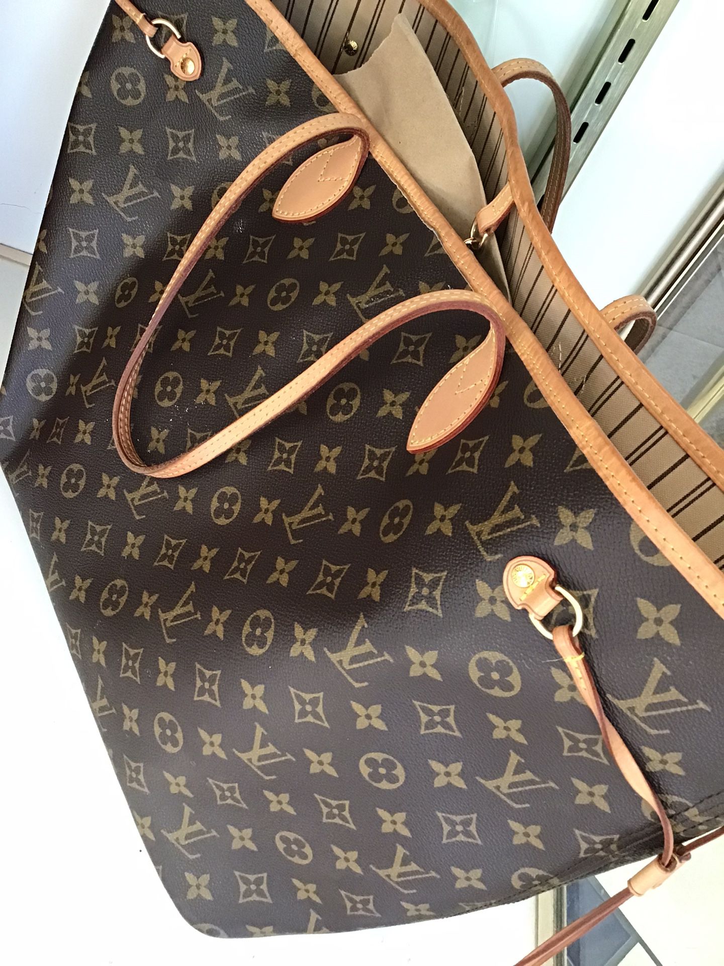 Louis Vuitton Bag for Sale in Henderson, NV - OfferUp