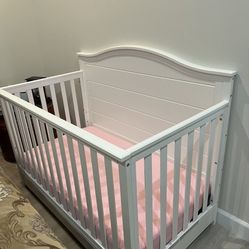 Baby crib with drowe