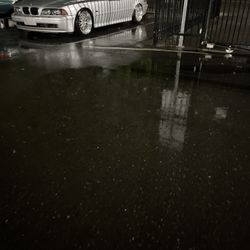 BMW E39 2002  530i