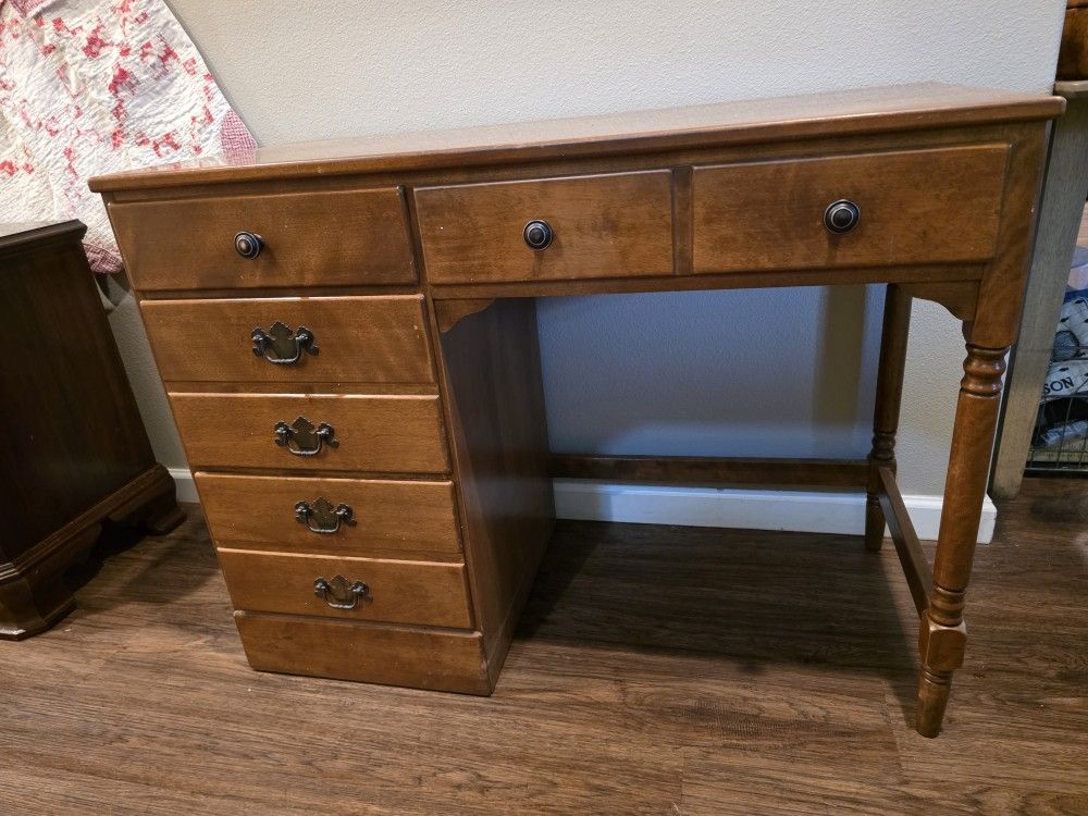 Ethan Allen Early American SOLID Maple & Birch Desk