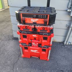 Milwaukee Packout And Radio Bluetooth 