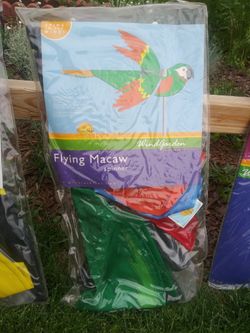 Garden Spinner (Macaw) New
