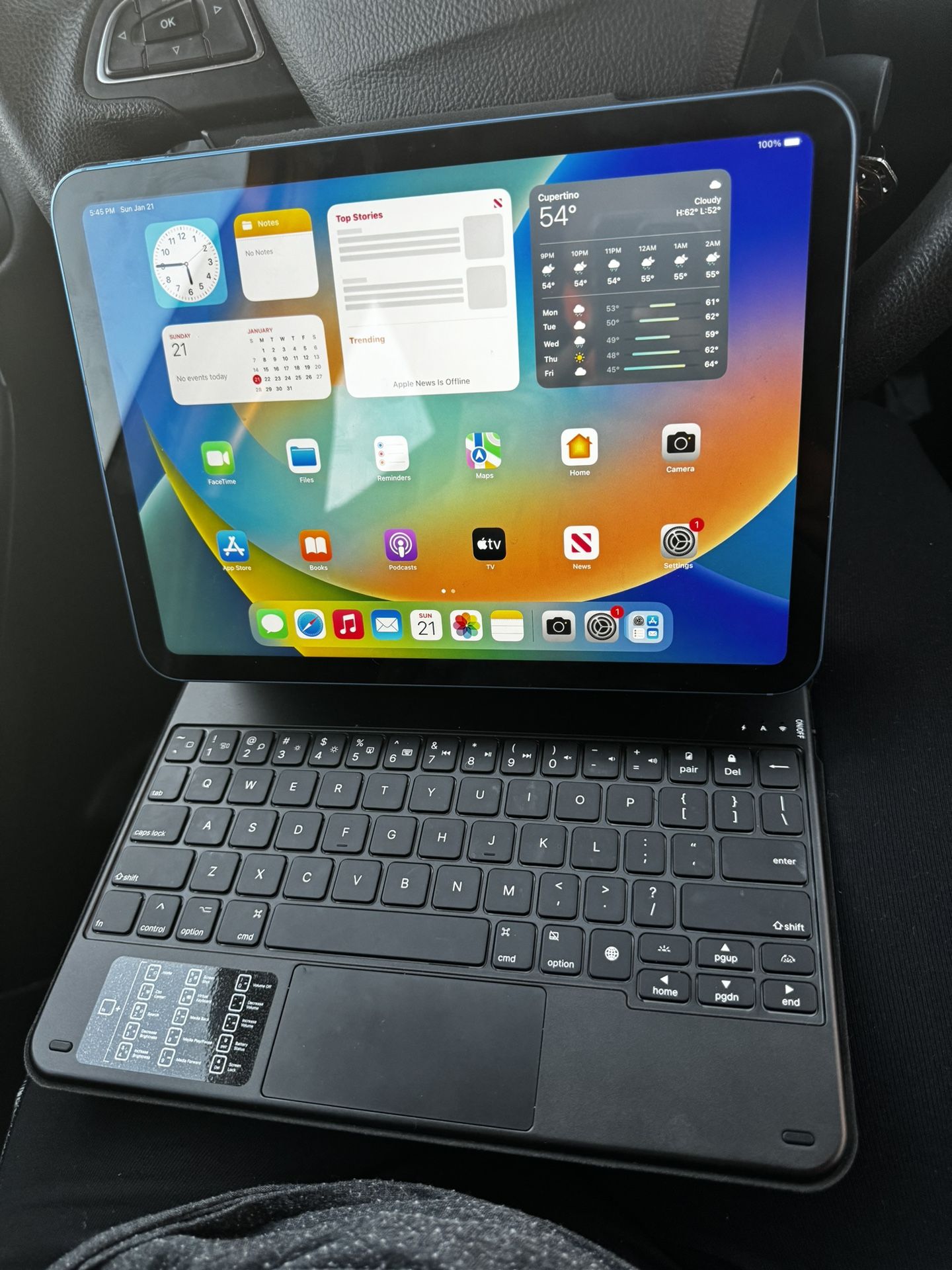 Gen 10 iPad W/ Electric Key Board 