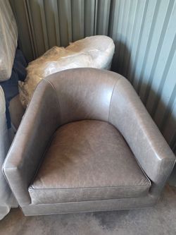 Mitchell Gold Bianca swivel chair