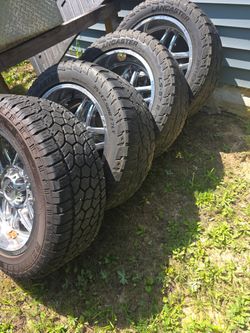 22 inch Moto Metal Rims and Tires 8 lug pattern