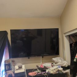 60 Inch LG Tv. Comes With Controller+Mount