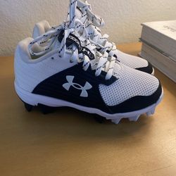 Youth Baseball Cleats - 10