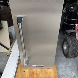 TWIN EAGLES ICE MACHINE