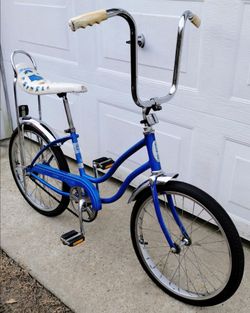 1975 Schwinn Sting - Ray Fair Lady 20" Beach Cruiser