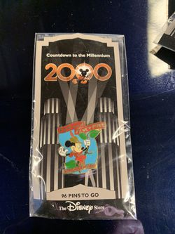 Disney Mickey 2000 Millennium Pin