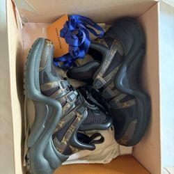 Louis Vuitton (LV Archlight Sneaker) 