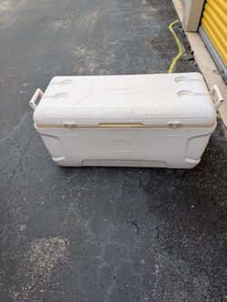 Large Igloo Cooler