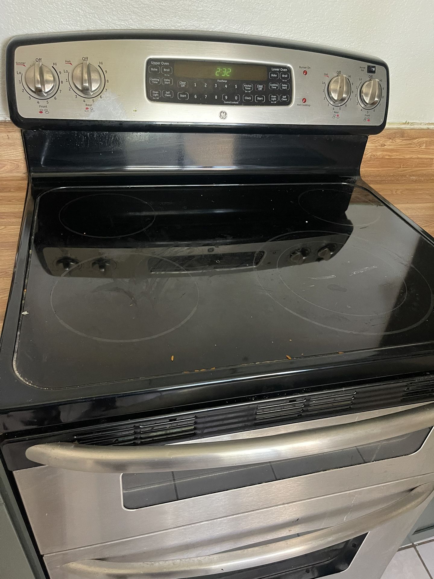 GE Electric Range Stove