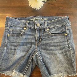 American Eagle cut off short size 4