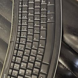 Collectible Micrsoft Bluetooth Mobile Keyboard 6000 Used Missing Battery Cover 