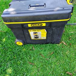 Stanley Mobile Tool Chest On Wheels