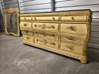Bedroom set  *Make Offer*
