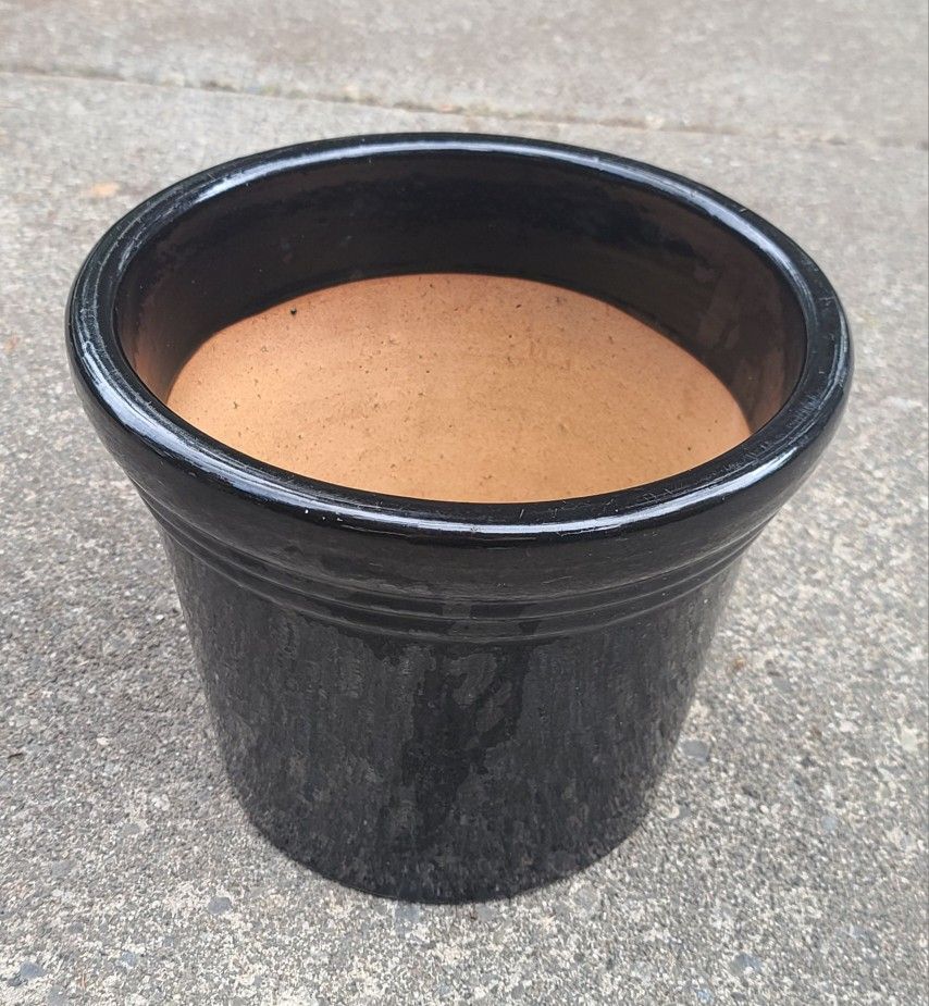 Beautiful Black Ceramic Flower Pot With 2 Drain Holes 