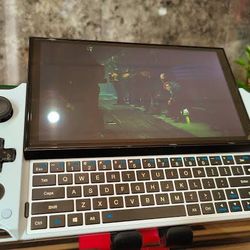 GDP Win 4 7840u 32g Ram 2tb Running Steam OS