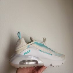 WOMEN'S AIR MAX SIZE 7