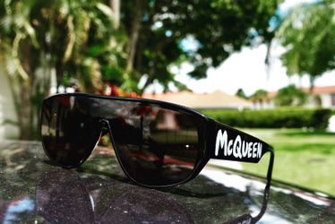 Alexander McQueen sunglasses WITH Box