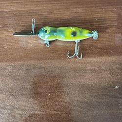 Vintage old school fishing lure – great for bass fishing or cabin / man cave decor. Don’t make them like this anymore.